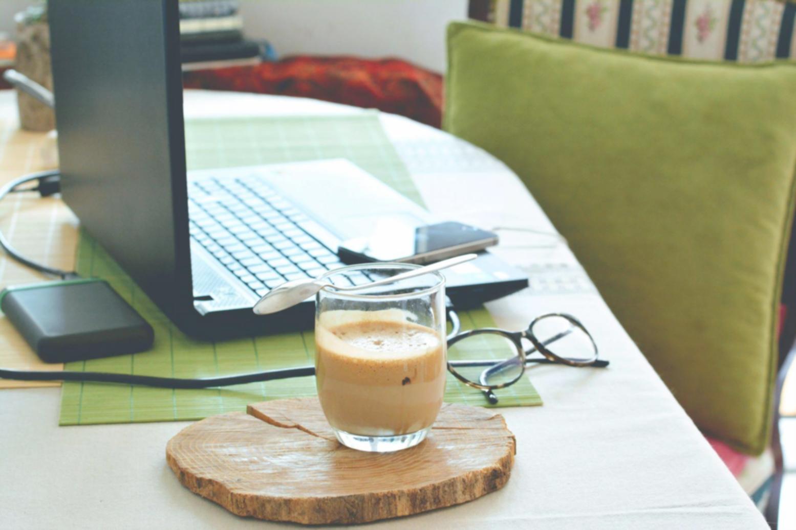 Entrepreneur travaillant sur ses finances
